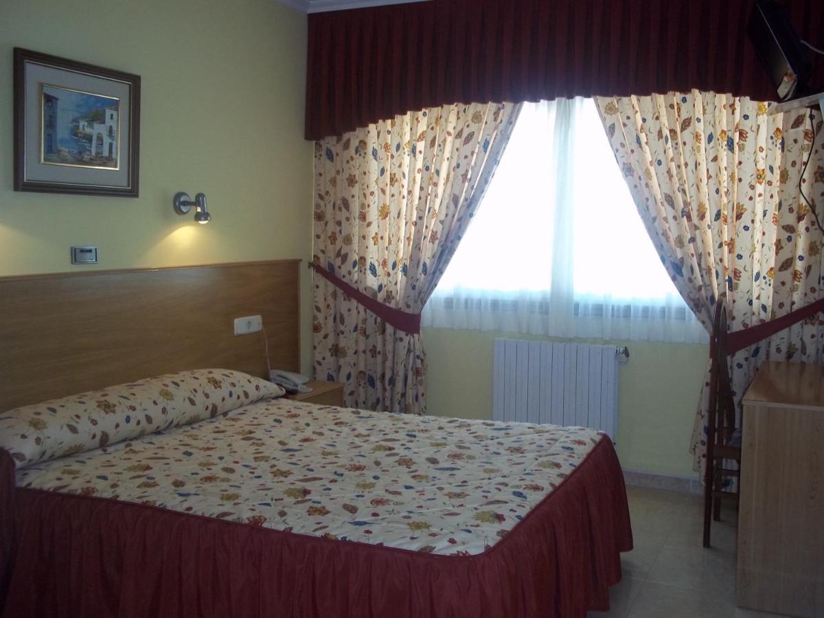 Hotel Suiza Arzua Bagian luar foto